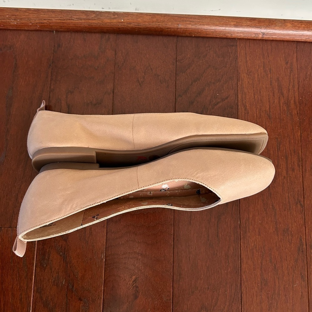 Lucky Brand Women's Destrien2 Dusty Sand
Leather Flats size 7 New - Picture 4 of 11